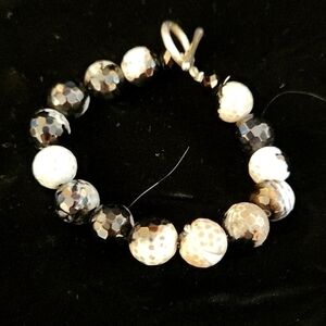 31. Black and white beaded bracelet